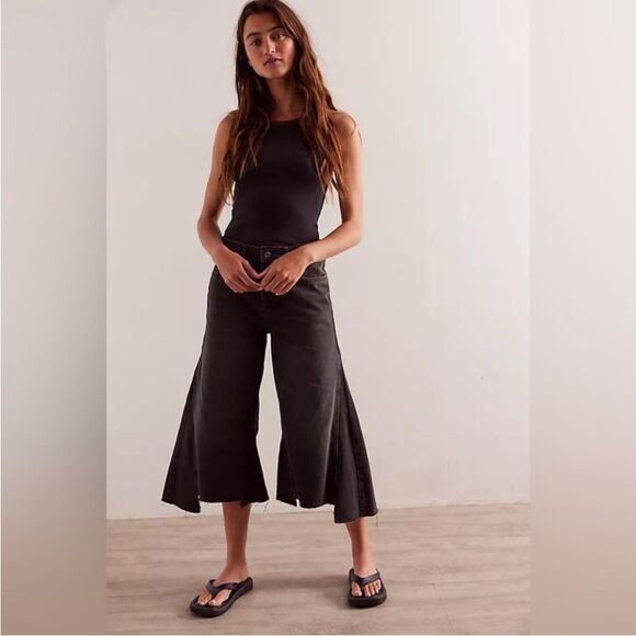 NEW‎ We The Free People Ripple Patchwork Wide Leg Flare Cropped Jeans 26 LONG - Picture 1 of 13